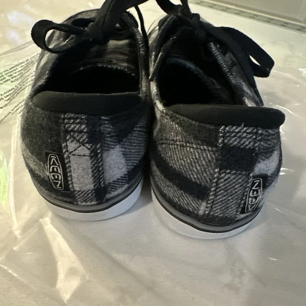 Keen Elsa III plaid wool sneakers Shoes Size 8.5 Medium Black Gray
